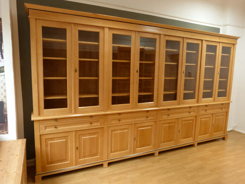 Massivholz Bücherregale nach Maß, Regalwand verglast und mit Auszügen Massivholz Bücherregale nach Maß, Regalwand verglast und mit Auszügen