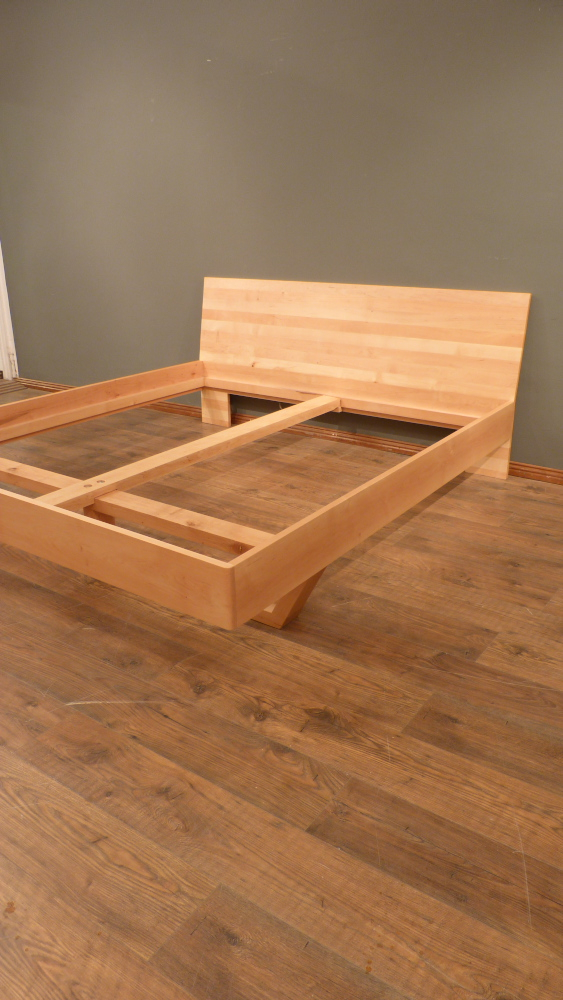 Massivholzbett 200x180cm, Erle geölt Massivholzbett 200x180cm, Erle geölt