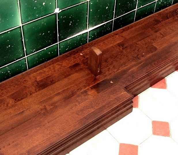 Der Zapfen im Sockel zum Aufstecken.