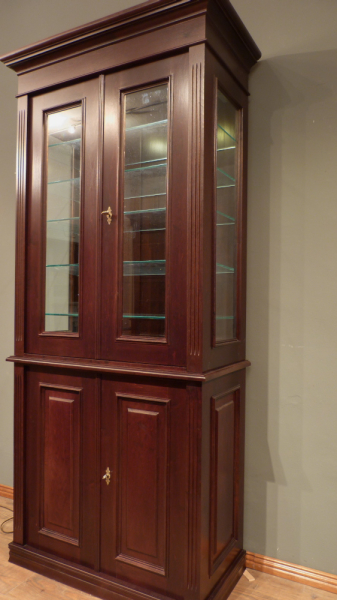 Massivholz Aufsatzvitrine im klassischen Stil