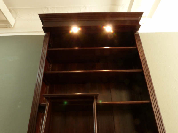 Massivholz Bücherregale nach Maß, Ausstellungsstück in klassischer Form