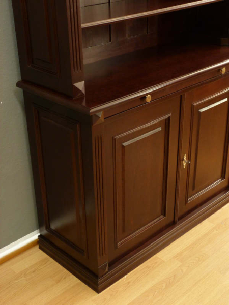 Massivholz Bücherregale nach Maß, Ausstellungsstück in klassischer Form