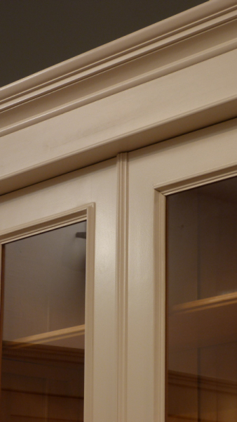 Massivholz Bücherschrank im Gründerzeitstil