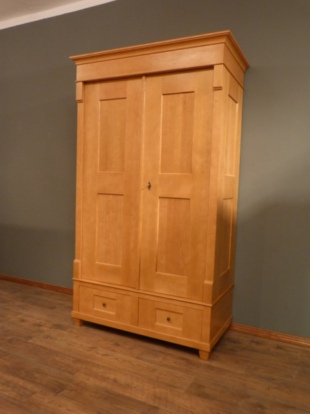 Gebrauchter Massivholz Kleiderschrank, komplett zerlegbar