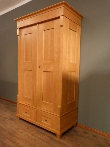 Gebrauchter Massivholz Kleiderschrank, komplett zerlegbar