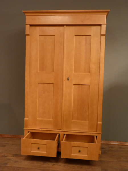 Gebrauchter Massivholz Kleiderschrank, komplett zerlegbar