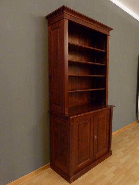 Bücherregal Massivholz, klassisches Bücherregal mit Unterbau