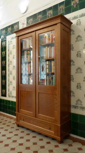 Massivholz Bücherschrank, Erle Kirsche gebeizt