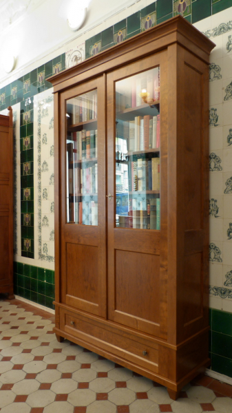 Massivholz Bücherschrank, Erle Kirsche gebeizt