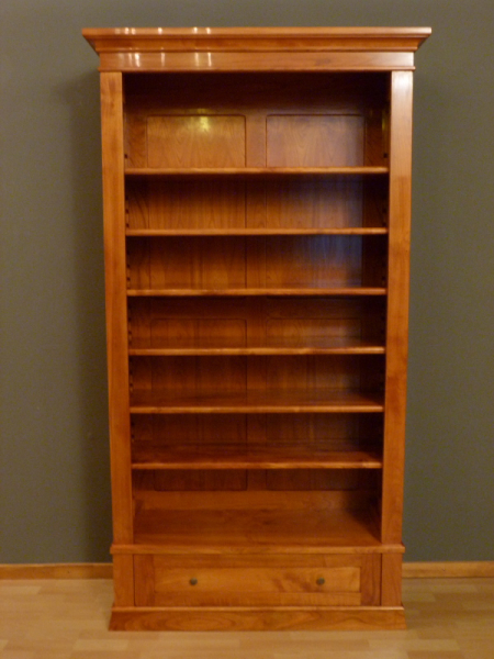 Bücherregale nach Maß, elegantes Kirschholzregal mit Schublade
