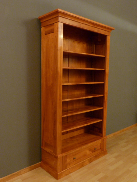 Bücherregale nach Maß, elegantes Kirschholzregal mit Schublade