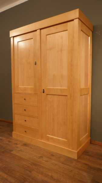 Kleiderschrank im Bauhausstil, massiv Erle, komplett zerlegbar, andere Maße möglich