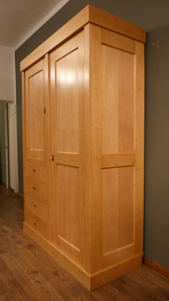 Kleiderschrank im Bauhausstil, massiv Erle, komplett zerlegbar, andere Maße möglich