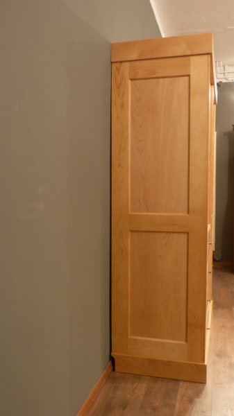 Kleiderschrank im Bauhausstil, massiv Erle, komplett zerlegbar, andere Maße möglich