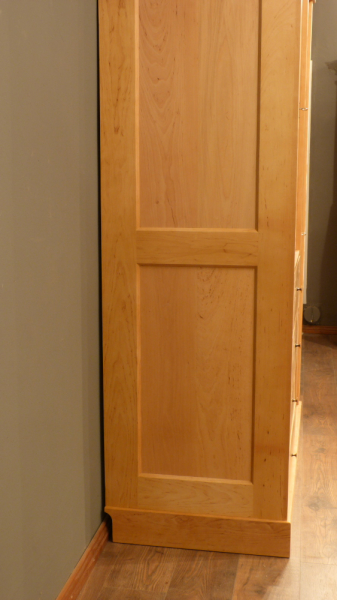 Kleiderschrank im Bauhausstil, massiv Erle, komplett zerlegbar, andere Maße möglich