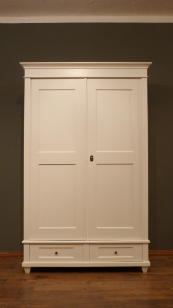 Kleiderschränke nach Maß, klassischer Kleiderschrank, Erle weiss lasiert