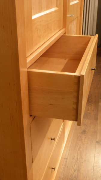 Kleiderschrank im Bauhausstil, massiv Erle, komplett zerlegbar, andere Maße möglich