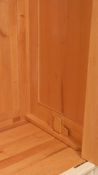 Kleiderschränke nach Maß, klassischer Kleiderschrank, Erle weiss lasiert