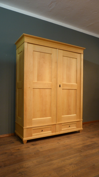 Klassicher Massivholz Kleiderschrank, komplett zerlegbar