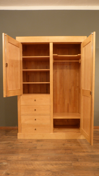 Kleiderschrank im Bauhausstil, massiv Erle, komplett zerlegbar, andere Maße möglich