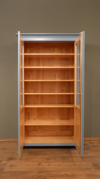 Massivholz Bücherschränke nach Maß, zweitüriger Bücherschrank, massiv Erle, Pastelblau lasiert