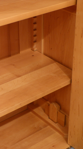 Massivholz Bücherschränke nach Maß, zweitüriger Bücherschrank, massiv Erle, Pastelblau lasiert