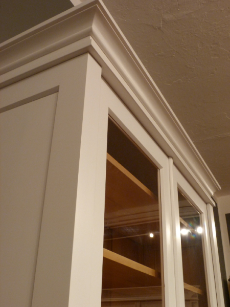 Massivholz Bücherschränke nach Maß, zweitüriger Bücherschrank, massiv Erle, weiss lasiert