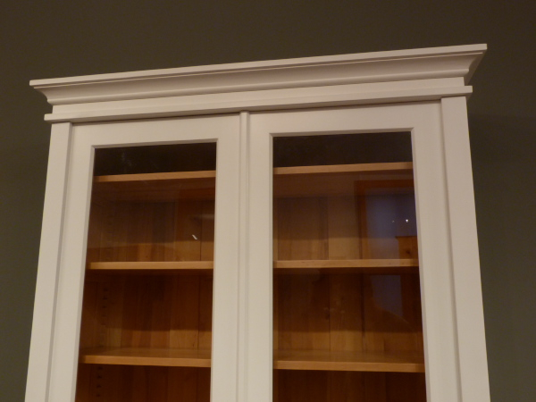 Massivholz Bücherschränke nach Maß, zweitüriger Bücherschrank, massiv Erle, weiss lasiert