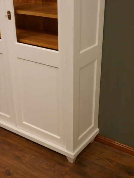 Massivholz Bücherschränke nach Maß, zweitüriger Bücherschrank, massiv Erle, weiss lasiert