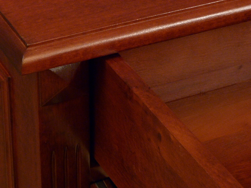 Anrichte im klaassischen Stil, Erle Mahagoni gebeizt