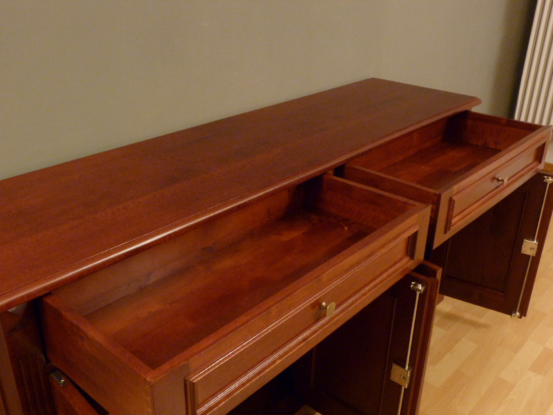 Anrichte im klaassischen Stil, Erle Mahagoni gebeizt