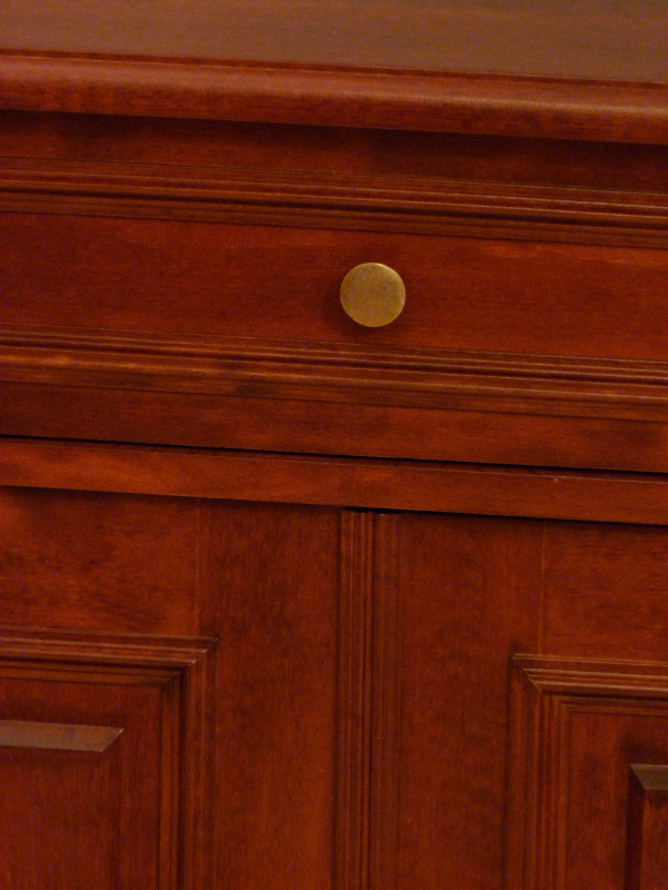 Anrichte im klaassischen Stil, Erle Mahagoni gebeizt