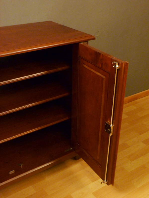 Massivholzmöbel nach Maß, Anrichte im klassischen Stil, massiv Erle