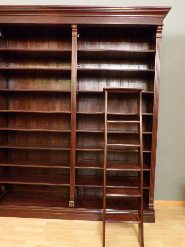 Bücherregale Massivholz, klassisches Bücherregal vierfach strukturiert