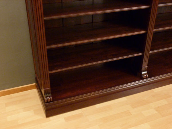 Bücherregale Massivholz, klassisches Bücherregal vierfach strukturiert