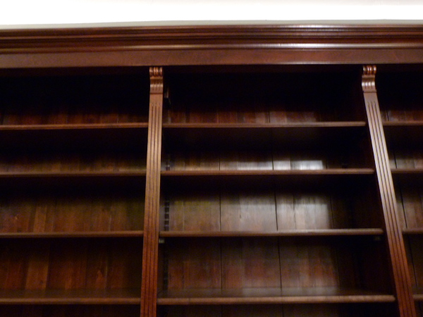 Bücherregale Massivholz, klassisches Bücherregal vierfach strukturiert