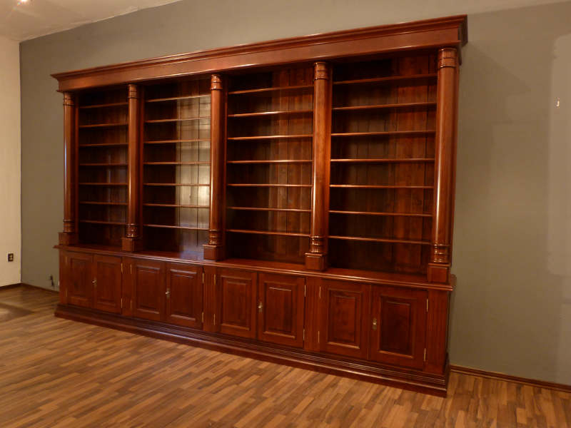 Massivholz Bücherregale nach Maß, Monumentale Ausführung mit Säulen