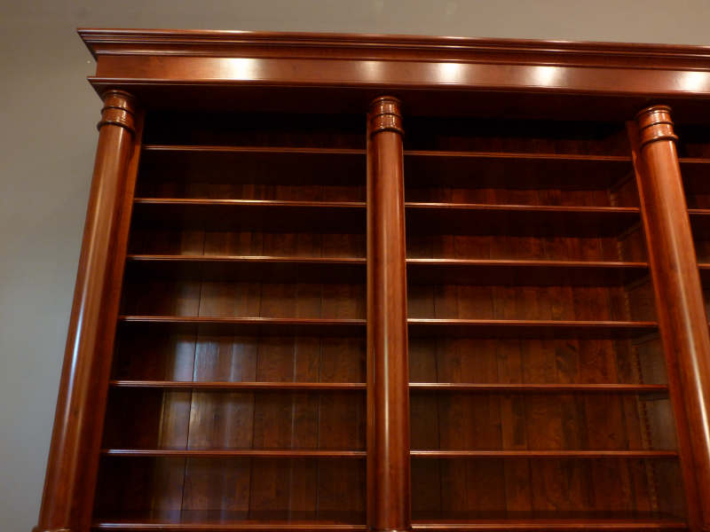 Massivholz Bücherregale nach Maß, Monumentale Ausführung mit Säulen