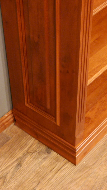 Massivholz Bücherregale nach Maß, flaches Bücherregal in klassischer Gestaltung