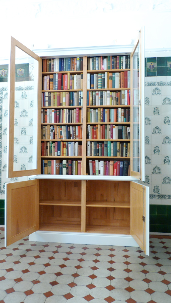 Bibliotheksschrank, massiv Erle