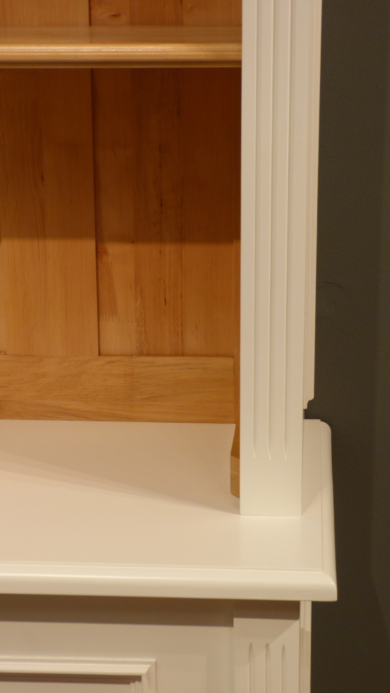 Massivholz Bücherregal mit geschlossenem Unterbau