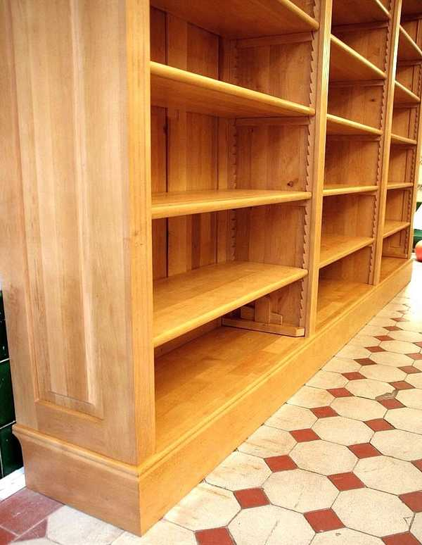 Sockelbereich vom Bücherregal DREIER3 - Bild 9