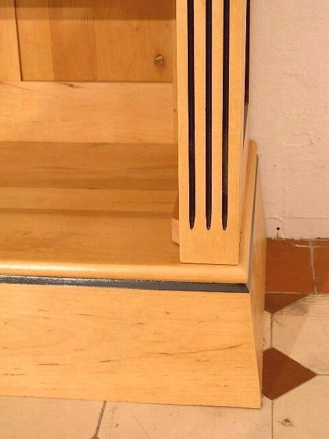 Sockelbereich vom Bücherregal EINER12 - Bild 6