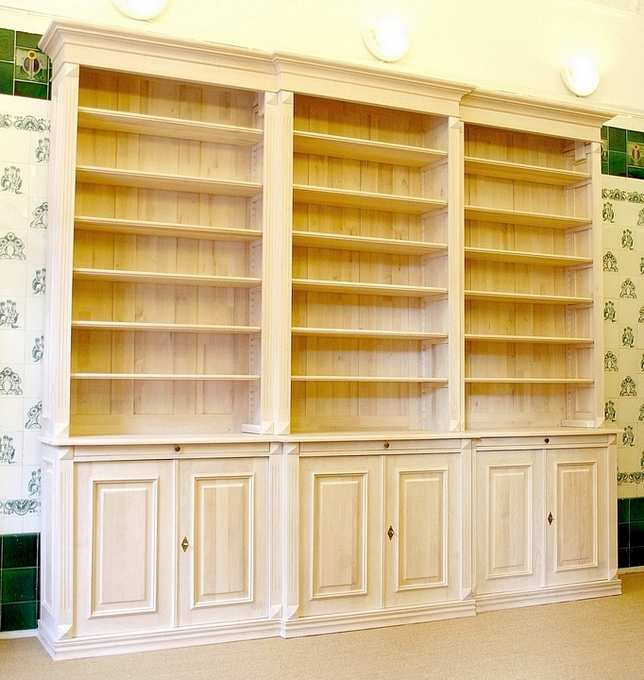 Bücherregal in weiß aus Massivholz mit Türen DREIER11 - Bild 2