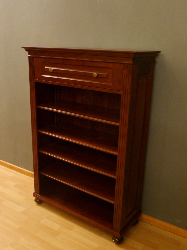 Massivholz Bücherregale nach Maß, Erle gebeizt, EINER4