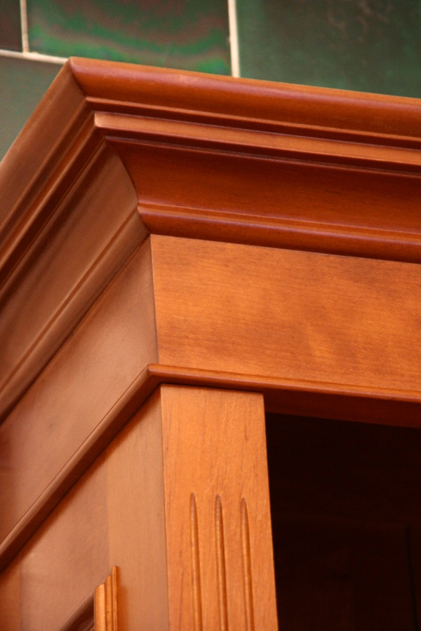 Bücherregale nach Maß, klassisches Regal mit geschlossenem Unterbau