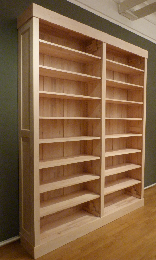 Ein schlichtes Regal im modernen Design massiv Holz DOPPLER25