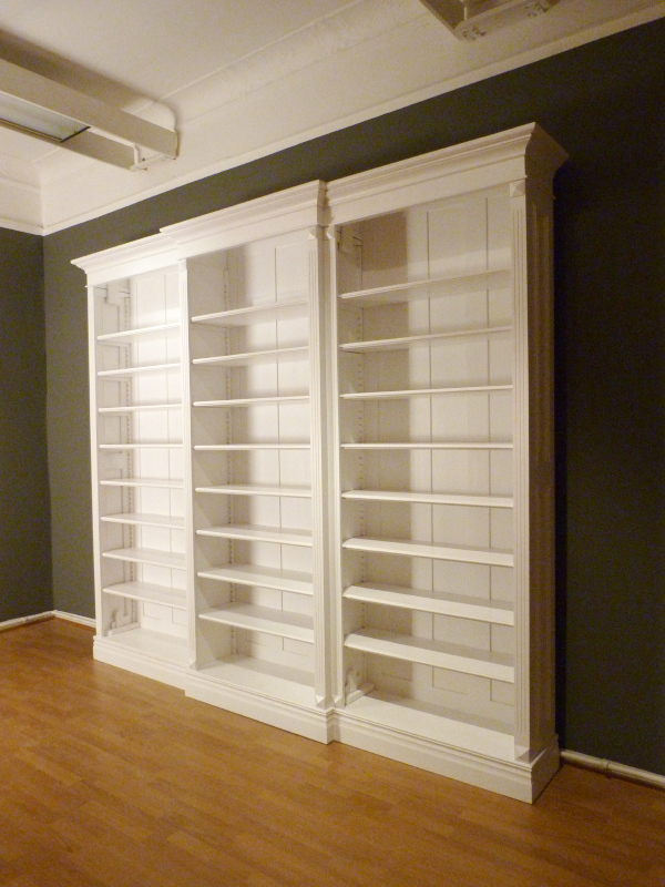 Bücherregal in weiß aus Massivholz DREIER16