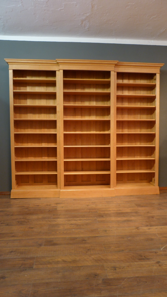 Klassisches Bücherregal mit drei Elementen, massiv Erle