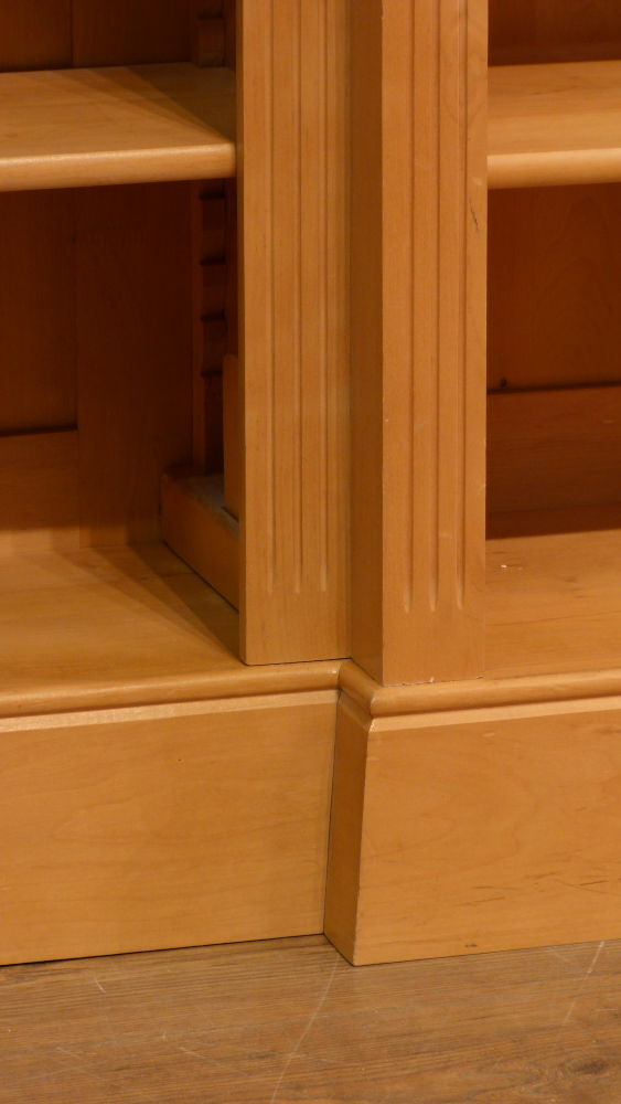 Klassisches Bücherregal mit drei Elementen, massiv Erle